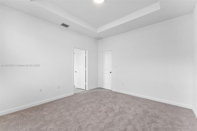 Building Photo - 2442 SE 28th St