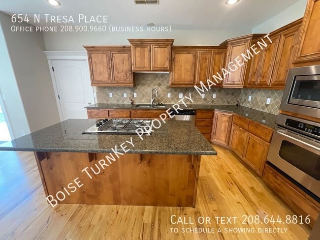 Building Photo - 654 N Tresa Pl