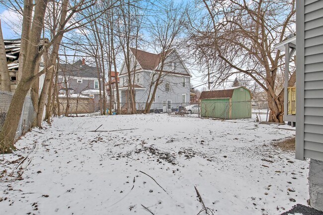 Building Photo - 304 Baker Ave