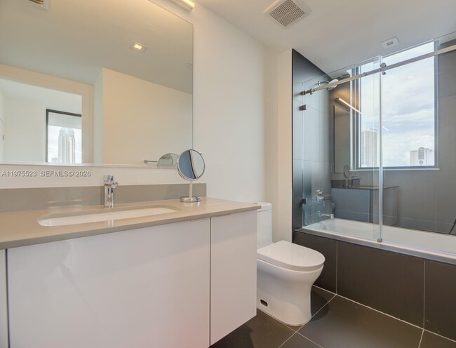 Building Photo - 1600 NE 1st Ave