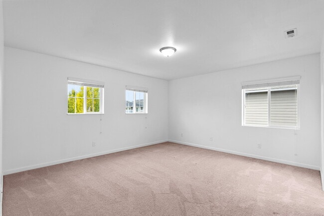 Building Photo - 3324 Aurora St NE