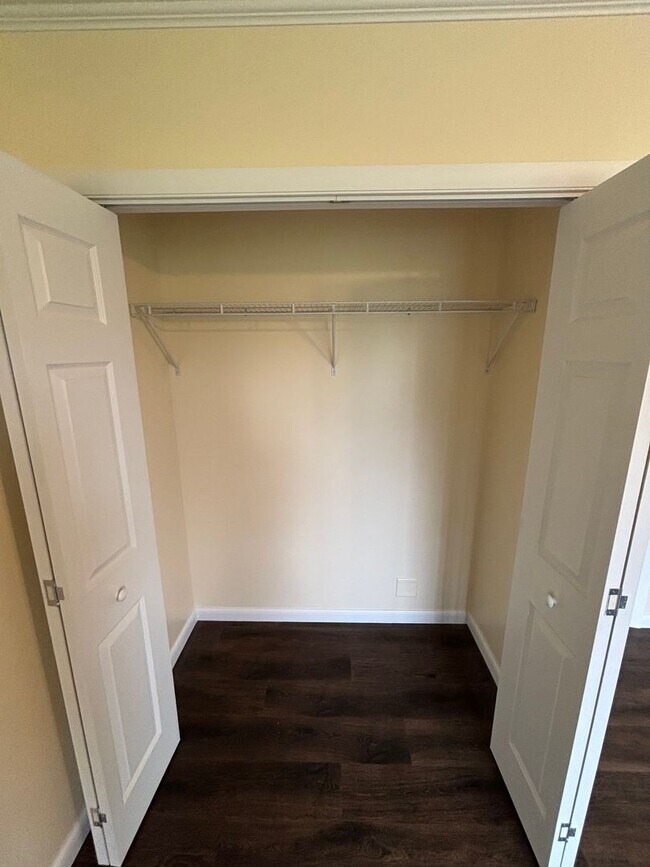 Building Photo - Newly Remodeled rancher in Halls