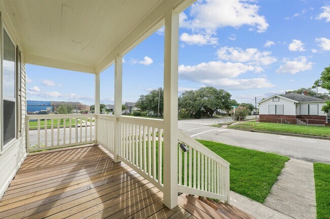 Building Photo - 4027 Ursuline St