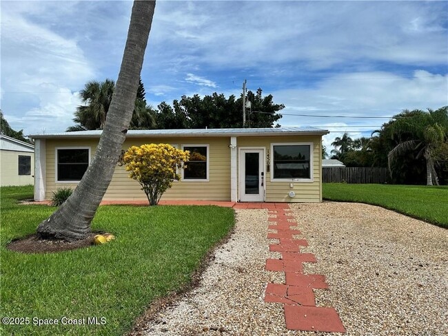 Building Photo - 1450 4th Ave