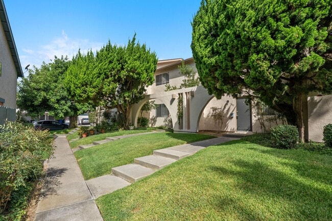 Primary Photo - Spacious 3-Bedroom Townhome Near UCSD & UT...