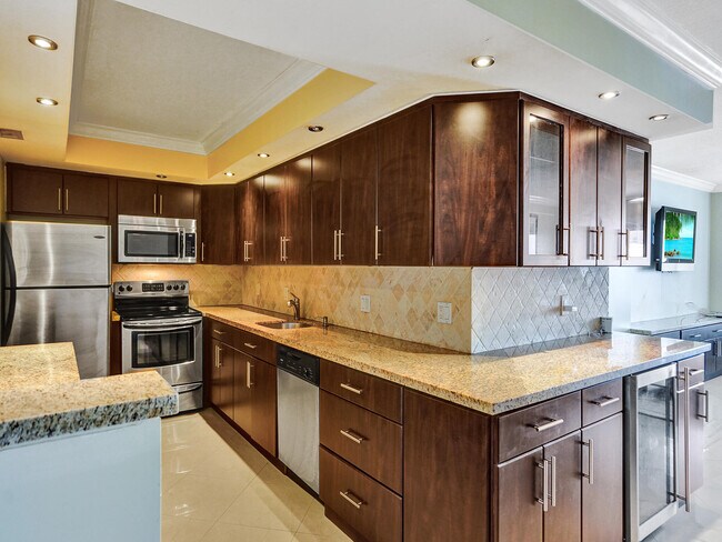 Building Photo - 405 N Ocean Blvd
