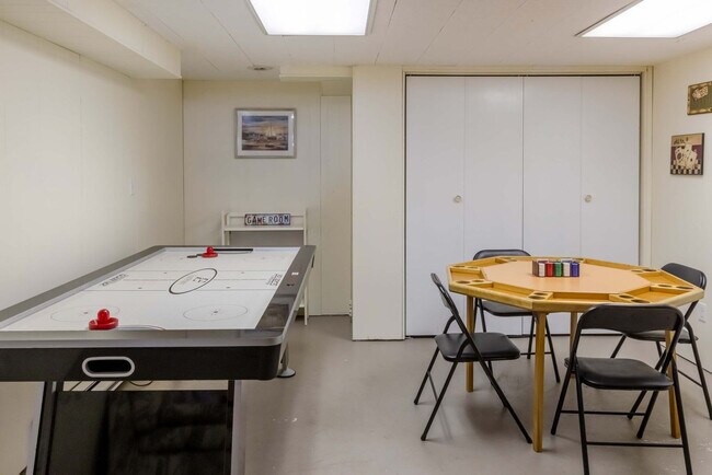 Building Photo - 640 S Columbia St