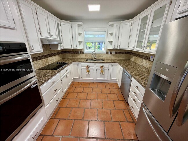 Building Photo - 9340 Jamaica Dr