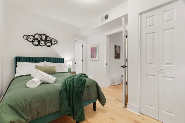 Building Photo - 618 W Patterson Ave