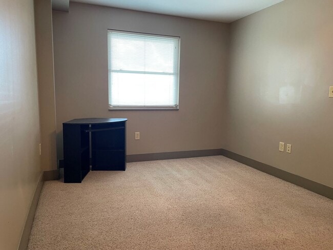 Building Photo - Lake Plaza #904- 3BD/2BA Available for FALL 2026! $3300 per month rent includes ONE assigned park...