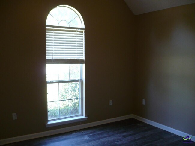 Building Photo - 213 Loxley Dr