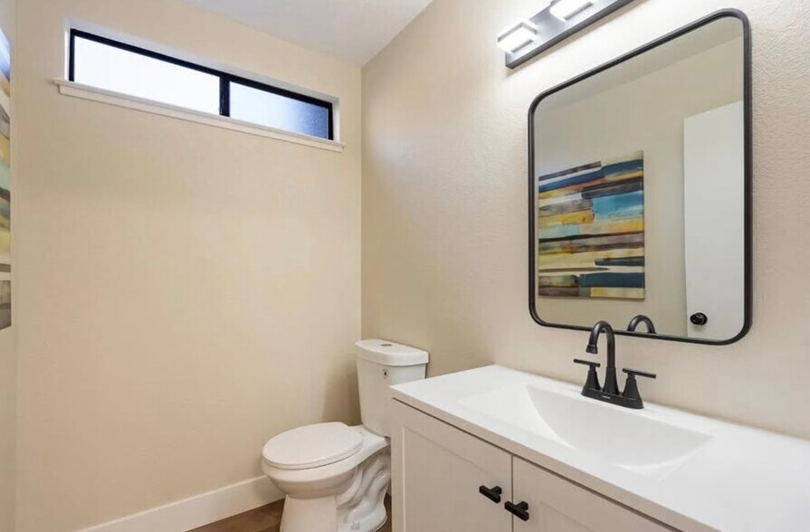 Building Photo - 211 River Run Cir