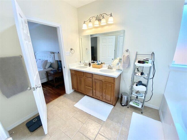 Building Photo - 17518 Stamford Oaks Dr