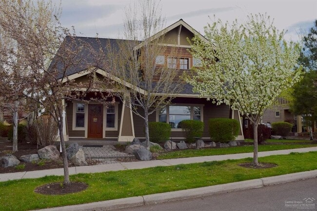 Primary Photo - Large home on Awbrey Butte