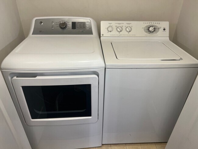 Building Photo - Beautifully Updated Brighton Bay Villa