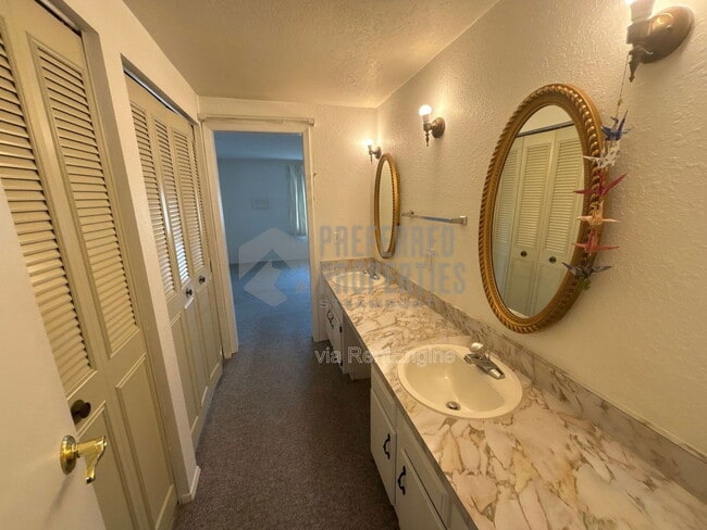 Building Photo - 40569 Steamboat Dr