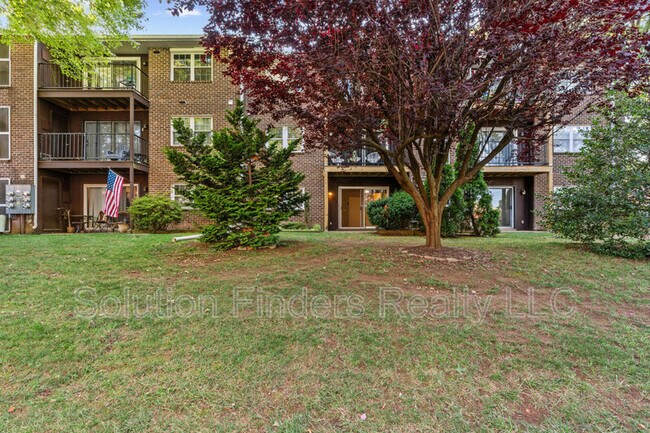 Building Photo - 211 Crocker Dr