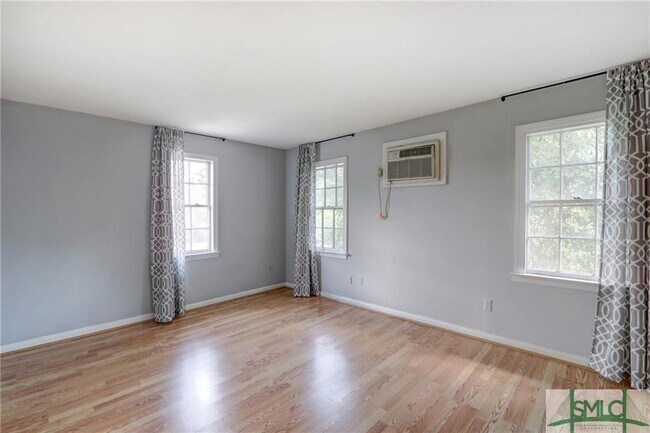 Building Photo - 112 Houston St