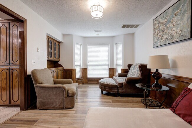 Building Photo - 1340 Bryant Cir