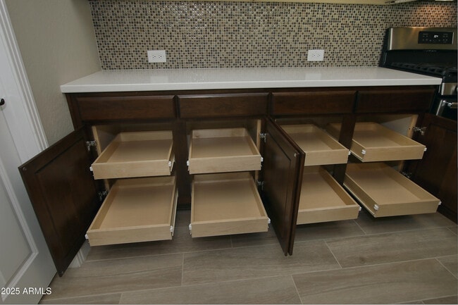 Building Photo - 16931 W Holly St