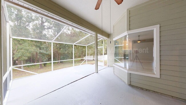 Building Photo - 11861 Lake Fern Dr