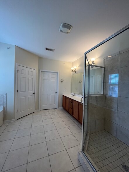 Building Photo - 616 Marshtree Ln