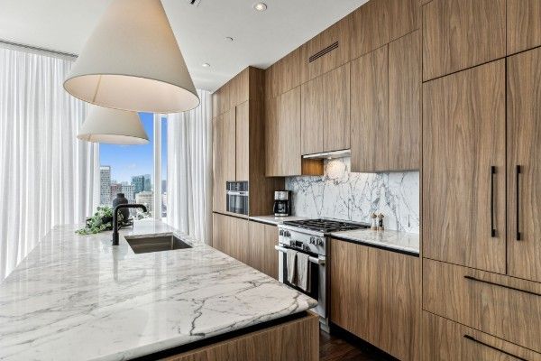 Building Photo - 160 2nd Ave S