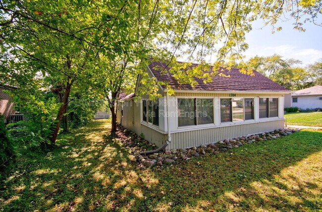 Building Photo - 1704 Belleview Ave