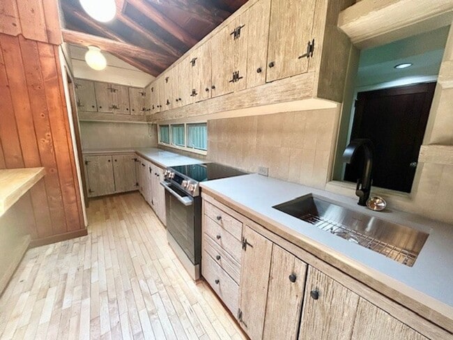 Building Photo - OPEN HOUSE- SUNDAY SEPTEMBER 14TH, 2025 NO...