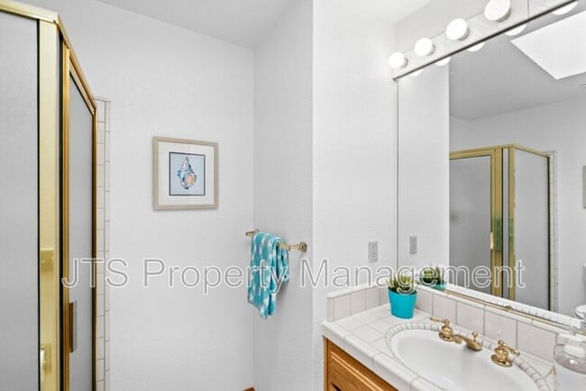 Building Photo - 7723 River Landing Dr
