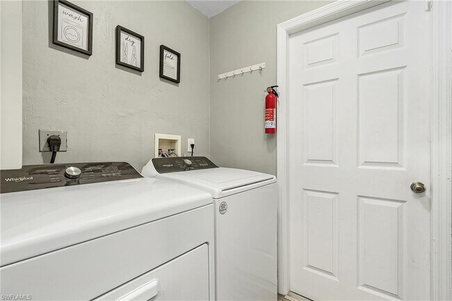 Building Photo - 703 NE 23rd Terrace