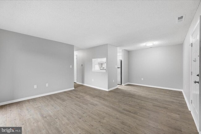 Building Photo - 2415 Ravens Crest Dr