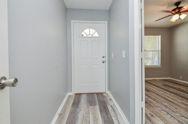 Building Photo - 20131 Larkspur Landing