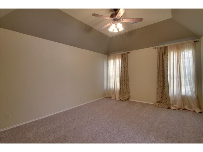 Building Photo - Fantastic  3 Bedrooms + Study Home in Prai...