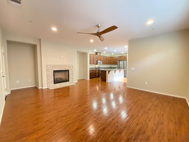 Building Photo - Beautiful 5 Bedroom/3 Bath Oceanside Home in Dixie Village