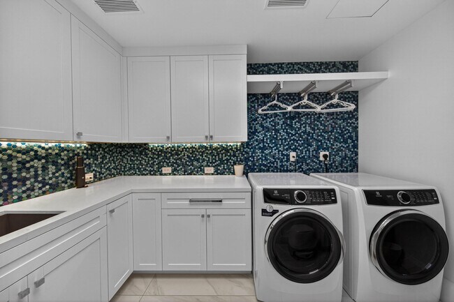 Building Photo - 3109 NE 42nd Ct