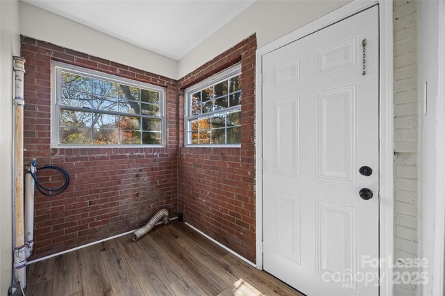 Building Photo - 807 N Morris St