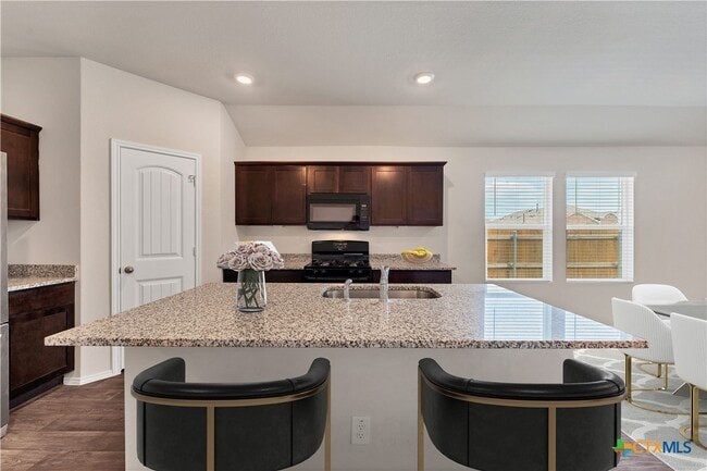 Building Photo - 140 Oak Meadows