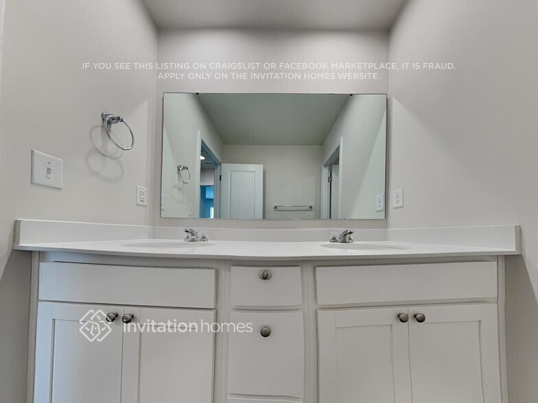 Building Photo - 2401 Turtle Point Rd