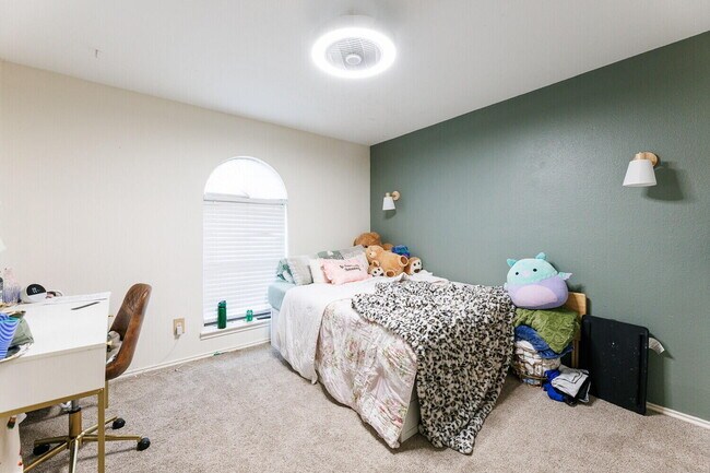 Building Photo - 6037 72nd St