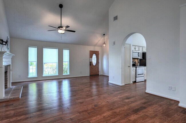 Building Photo - 9859 Meadow Bend Ln