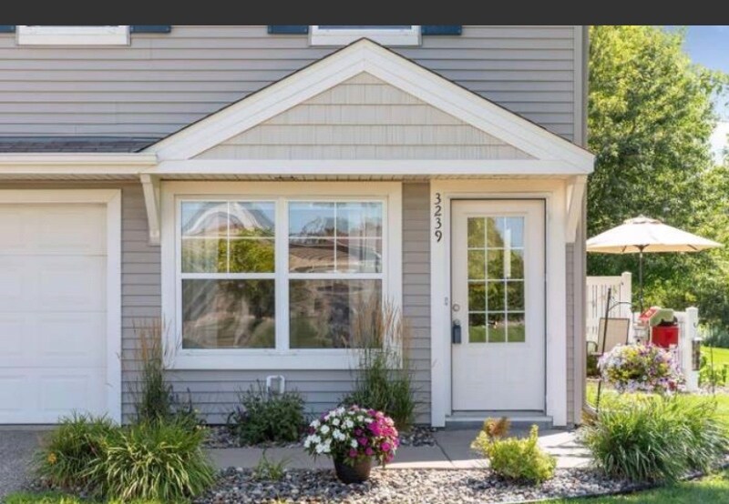 Building Photo - 3239 Oak View Dr