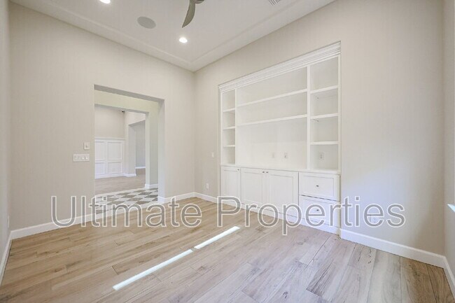 Building Photo - 28995 N 71st Ave