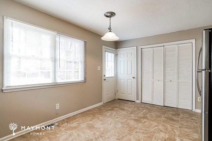 Building Photo - 513 Forest Ridge Rd