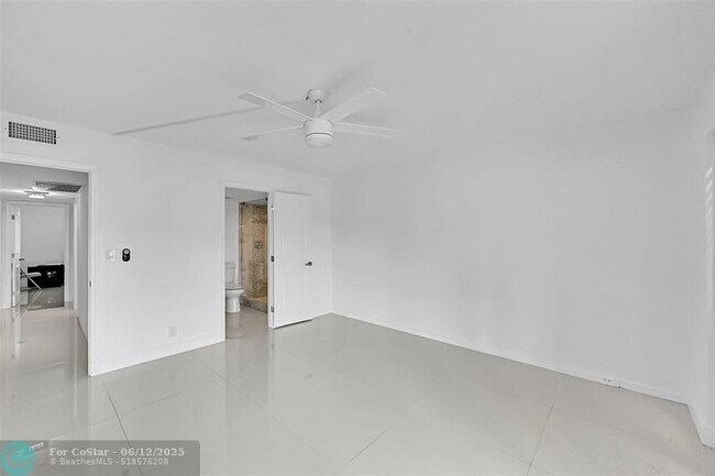 Building Photo - 3005 Portofino Isle