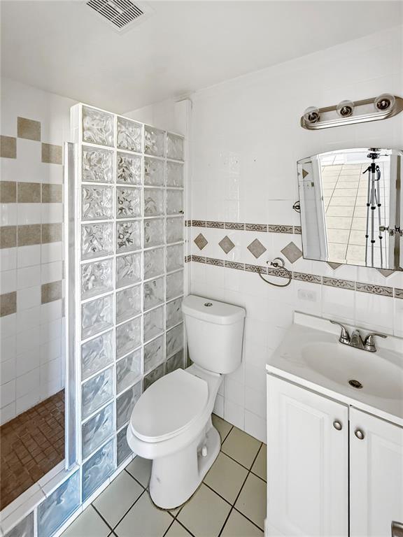 Building Photo - 518 Providence Blvd