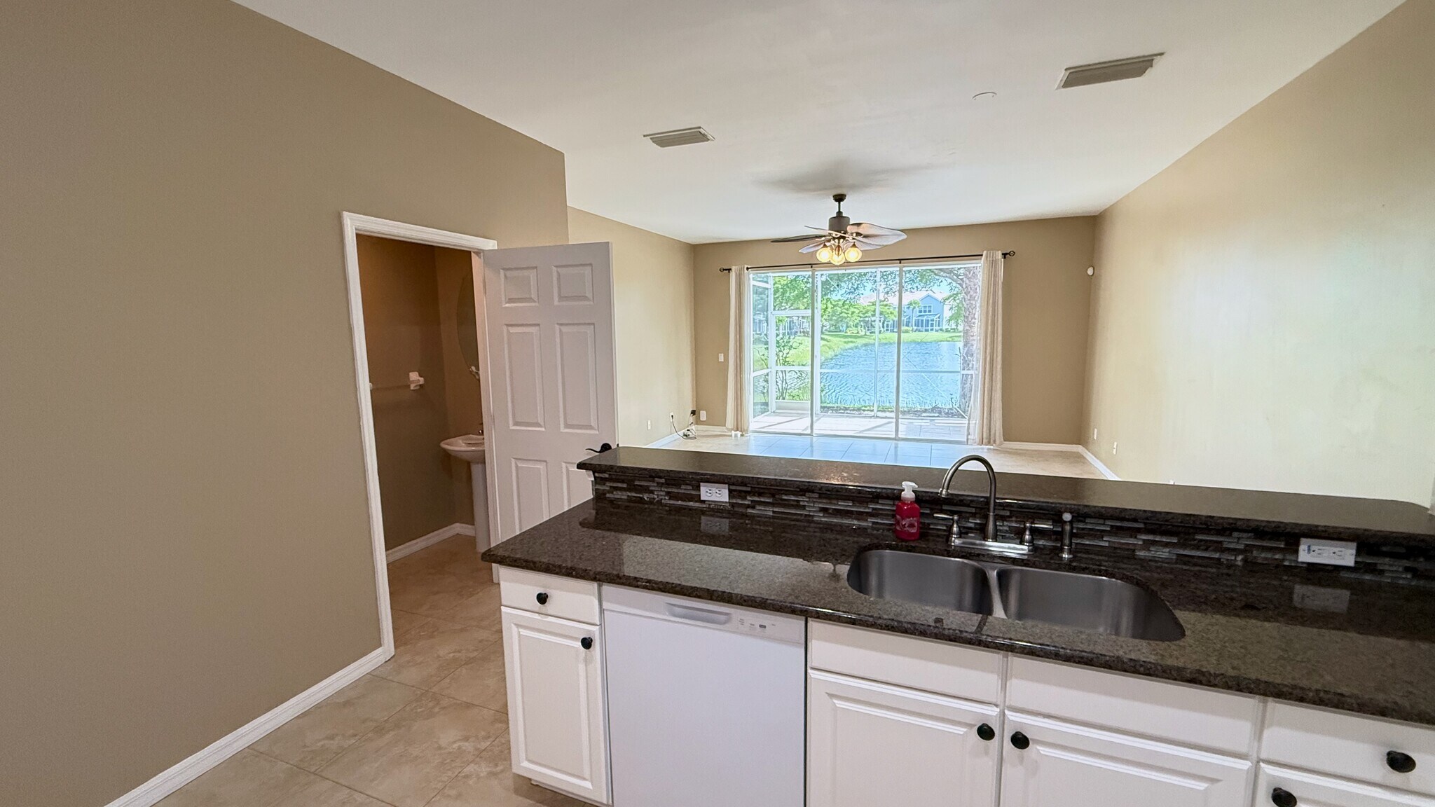 Building Photo - 8431 Village Edge Cir