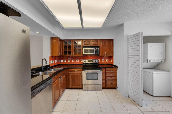 Building Photo - 14623 Bonaire Blvd