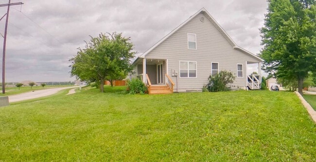 Building Photo - 3D Tour Available-HUGE Bedrooms + 2-Car Garage + Pet Friendly + Washer and Dryer Included! Availa...