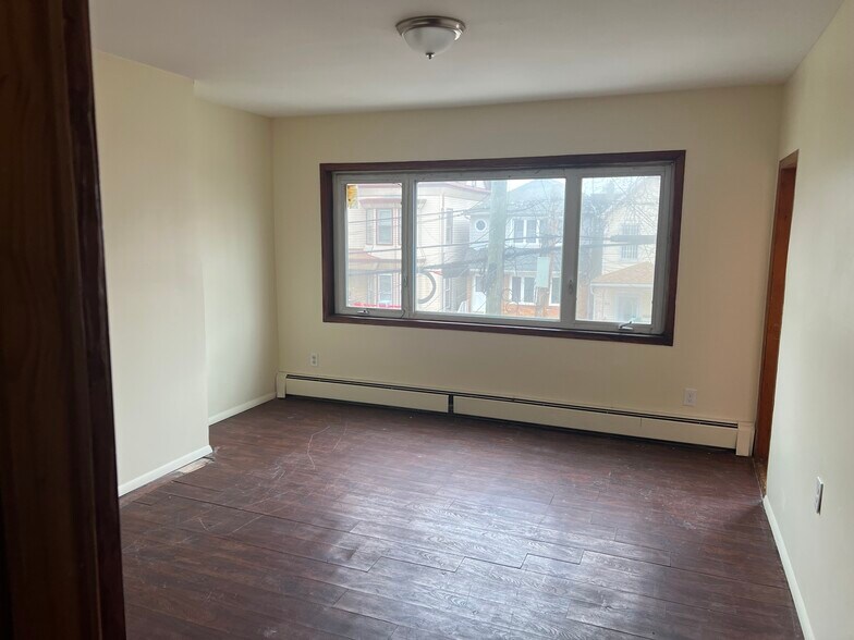 Building Photo - 35 Washington St